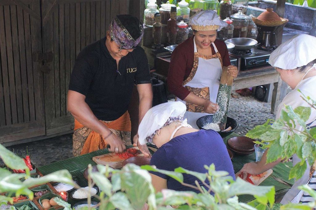 Iboe Soelastri Cooking class